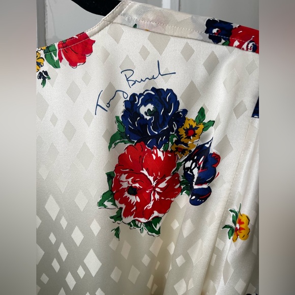 NWT Tory Burch Ivory Tea Rose Printed Silk Wrap Dress Size 8 - Picture 3 of 5